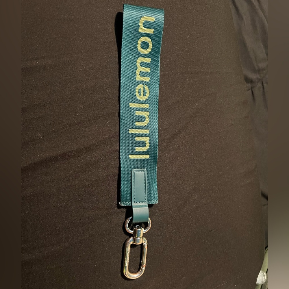 Lululemon neverlost keychain